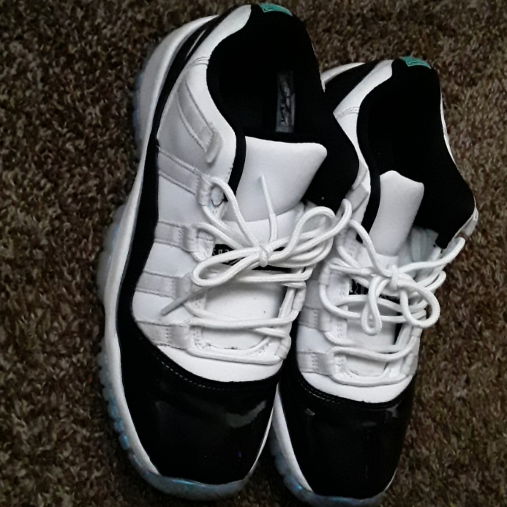 Emerald jordans 11s